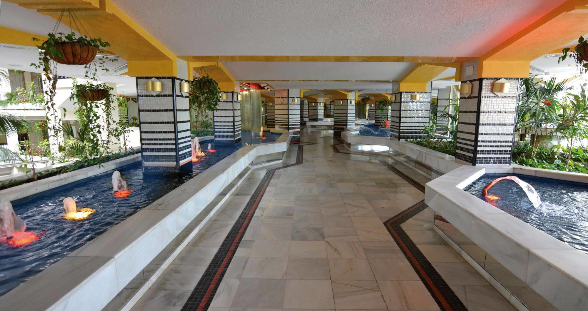 Clc Benal Beach Aparthotel Benalmádena Eksteriør billede